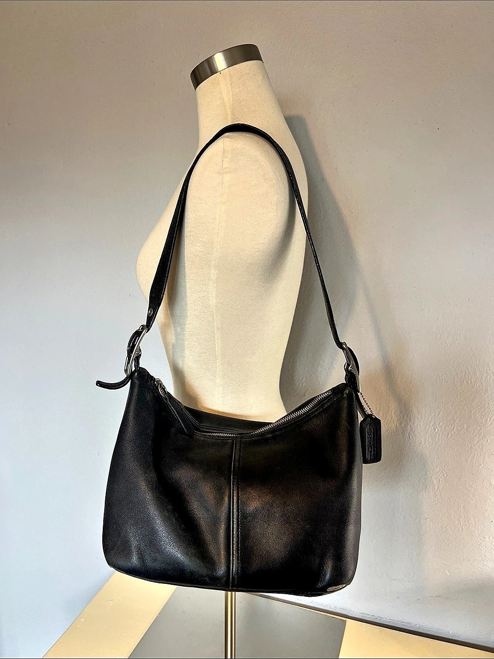 Coach G23 9883 Leather Hobo in Black for Restoration poor condition